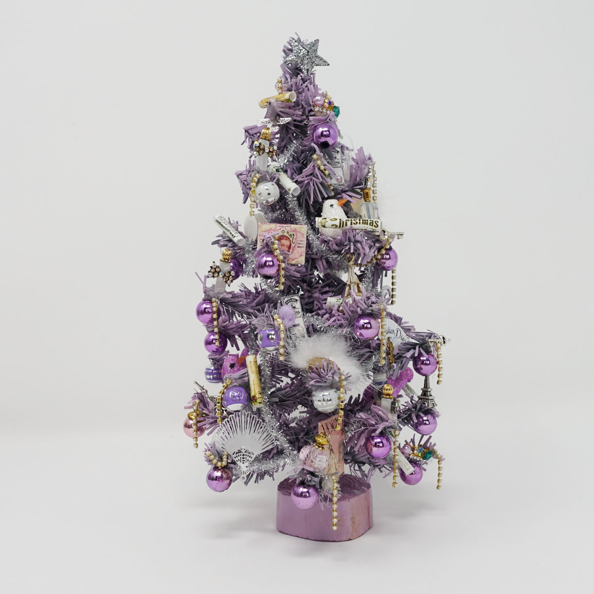 Dark Pink themed decorated Christmas tree - Micro Miniatures